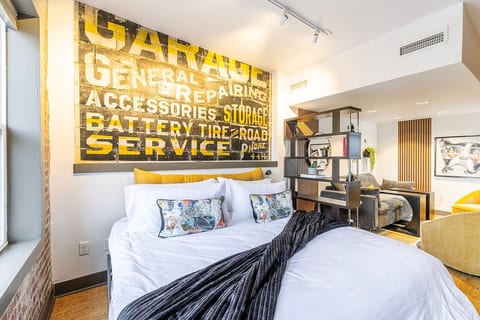 Trails, Dining & Nightlife • King Bed Luxe Studio image 4
