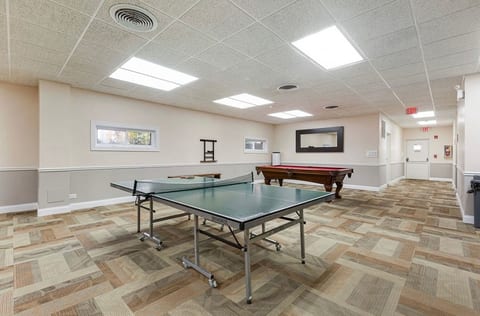 Stylish, Sun-Filled Retreat - Minutes to O’Hare! image 4