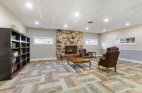 Stylish, Sun-Filled Retreat - Minutes to O’Hare! image 3