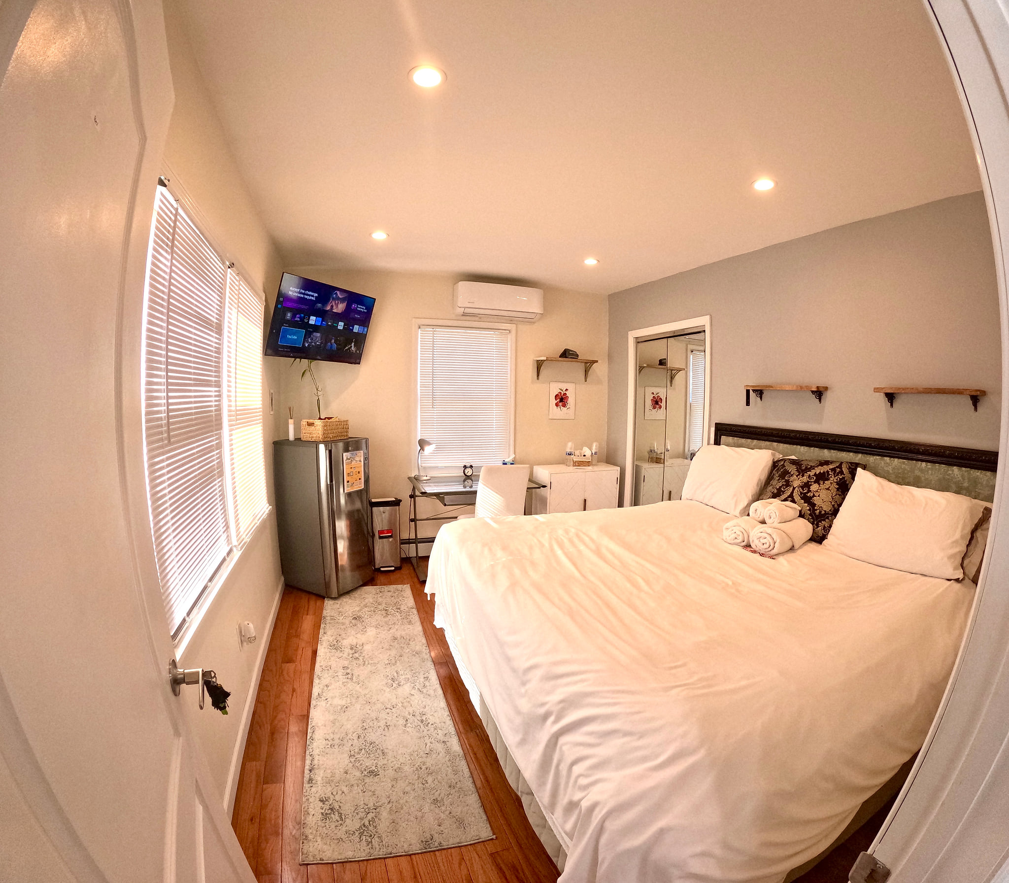 King Bed Retreat: Pet-Pally | STR • MTR • LTR