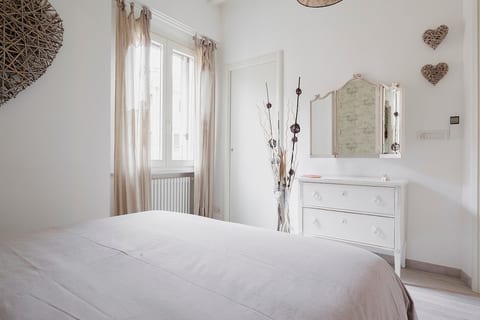 Top Clean Charming Apartment Darsena Navigli image 5