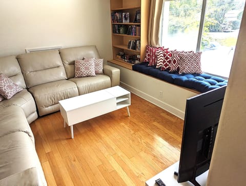 Lovely room 5 miles from Siesta Key w/ Pool & Spa! image 5