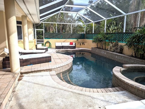 Lovely room 5 miles from Siesta Key w/ Pool & Spa! image 2