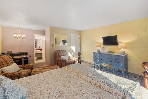 Château Rouge 104 ~ Continental Cottage image 3