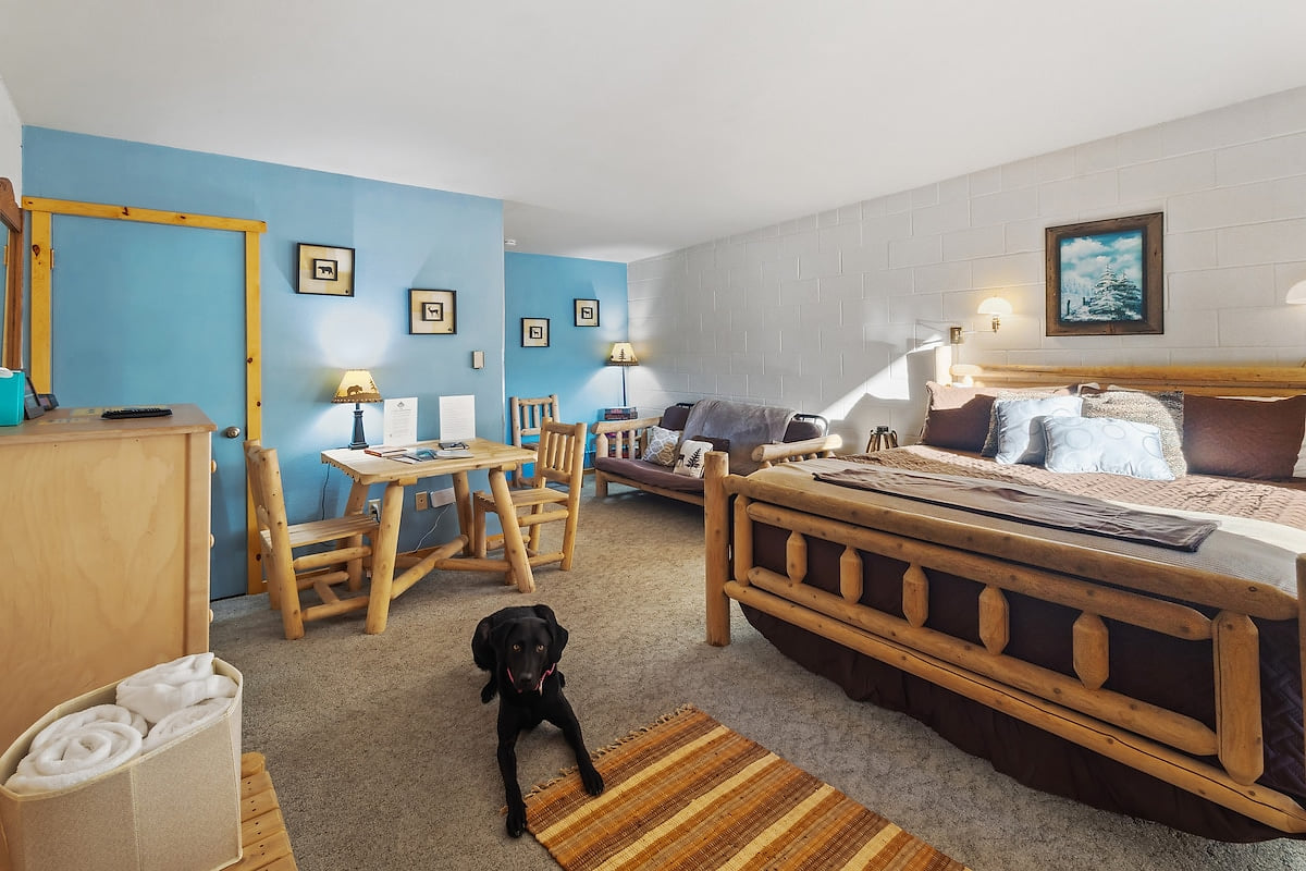 Château Rouge 107 ~ Cole Creek Corner