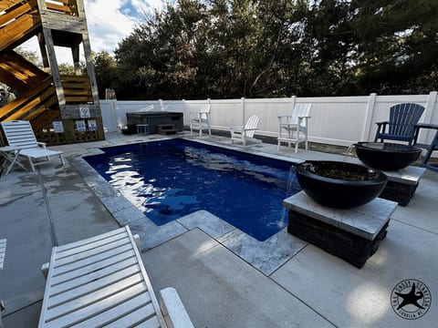 Amazing pool with water bowls and in-pool ledge seating