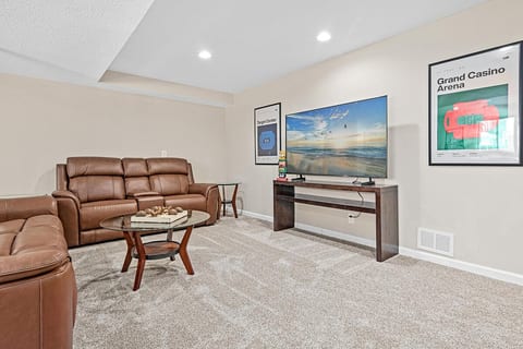 Beautifully updated 5br near dwntwn Mpls & St Paul image 3