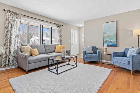 Beautifully updated 5br near dwntwn Mpls & St Paul image 4