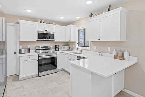 Beautifully updated 5br near dwntwn Mpls & St Paul image 2
