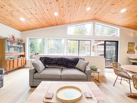 Modern BLS Cabin w/Hot Tub