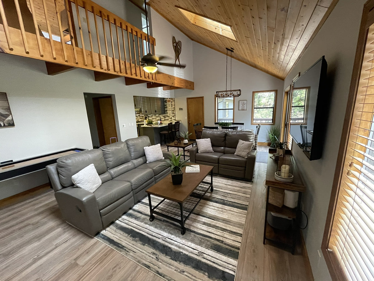 NEW Blue Lake Springs Rustic Retreat wGames & Deck