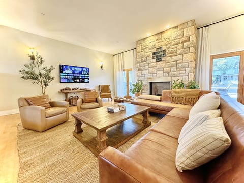 NEW! Gilroy Farmhouse for Large Groups