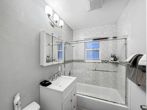 Cute two bedroom home in fantastic location!