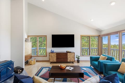 NEW! Woodside Retreat: Gorgeous Views & Hot Tub