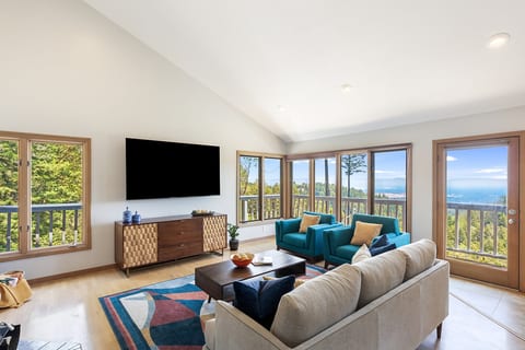 NEW! Woodside Retreat: Gorgeous Views & Hot Tub