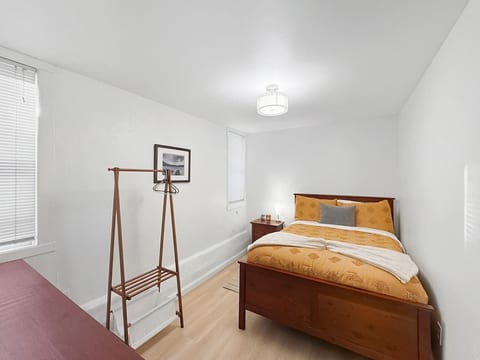 NEW! Walk to park street and restaurants!