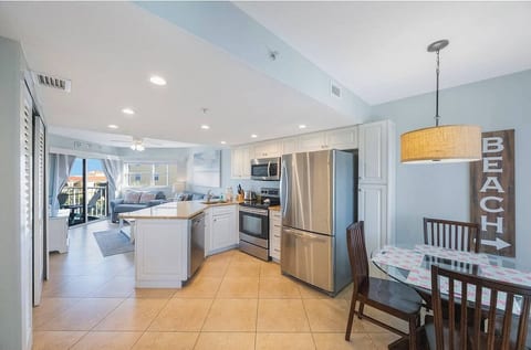 Kitchen / eating area