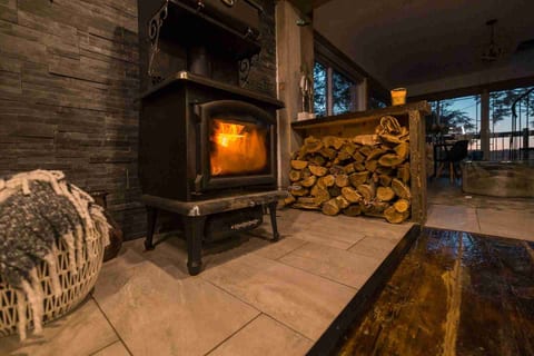 LoveNestChalet | Hot tub & Fireplace | Lake & Mountain