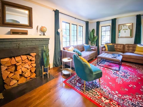 🦆 The Mallard Manor | hip 5 bd historic home image 1