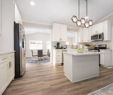 Gahanna Family-Friendly 4BR Retreat • King Bed