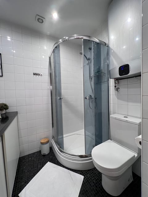 Beyond Viru Gates- 1-bedroom apartment