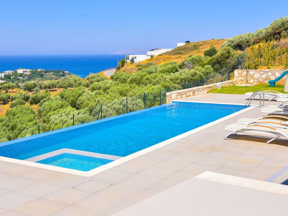 Villa Kallia mit Infinity-Pool - Agia Pelagia