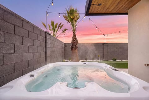 Desert Escape | Private Hot Tub Under the Stars