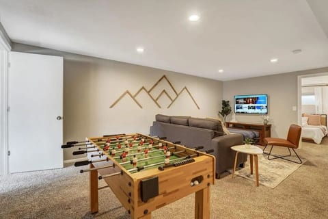 Pikes Peak Views | Luxe Retreat | Game Room