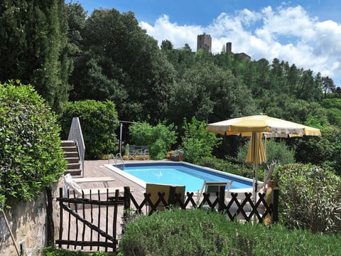 in Montecastelli Pisano mit beheiztem Whirlpool