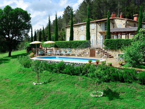 in Montecastelli Pisano mit beheiztem Whirlpool