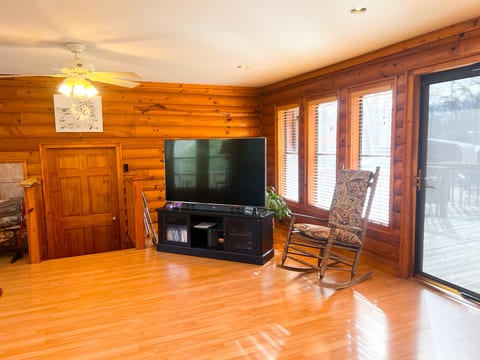 Spacious Family Cabin on Kentucky Lake