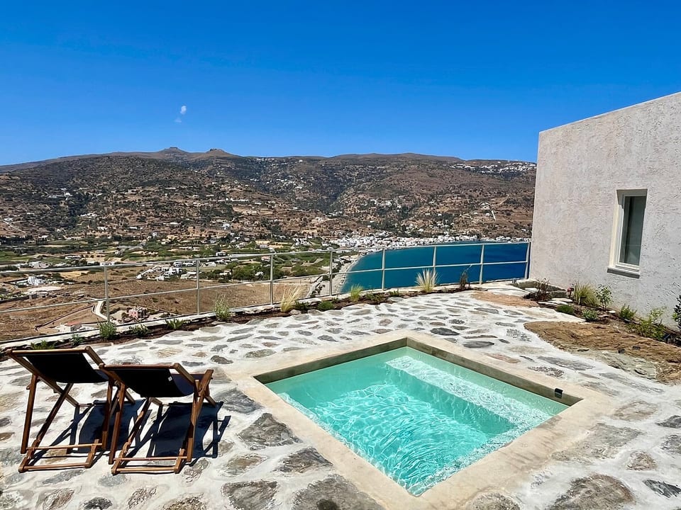 Enjoy a refreshing dip in the small pool during summer, or unwind in a cozy hot tub under the open sky during winter.
The space also features a large outdoor lounge and a fully equipped kitchen with a BBQ