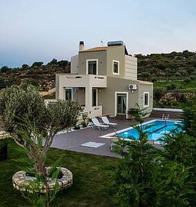 Villa Horizon: Privacy, Scenic Views & Exterior