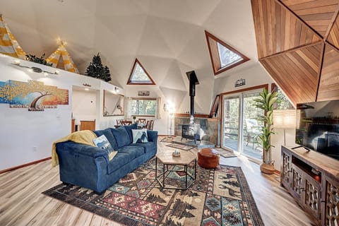 Cuddly Bear Dome Cabin w/ Spa image 5