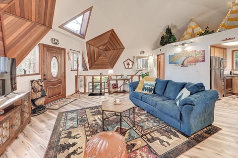 Cuddly Bear Dome Cabin w/ Spa image 3