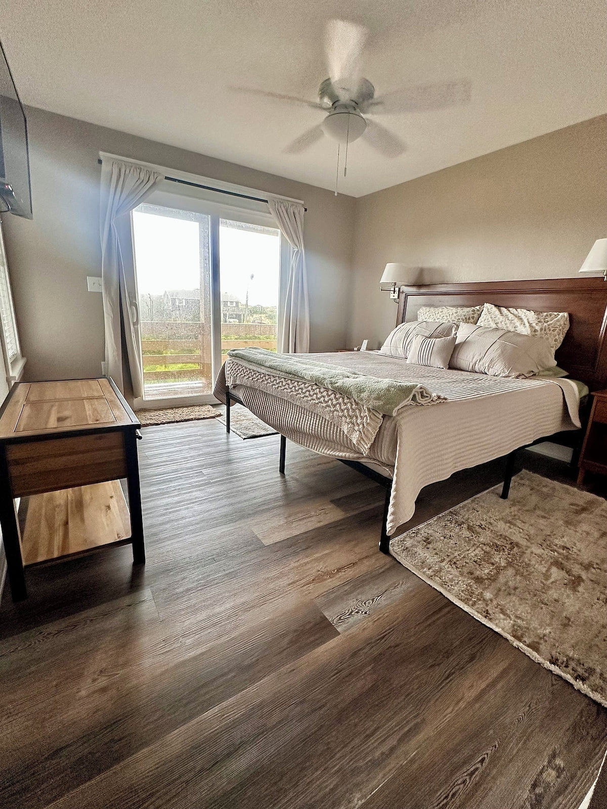 Bedroom 3 (Middle level)