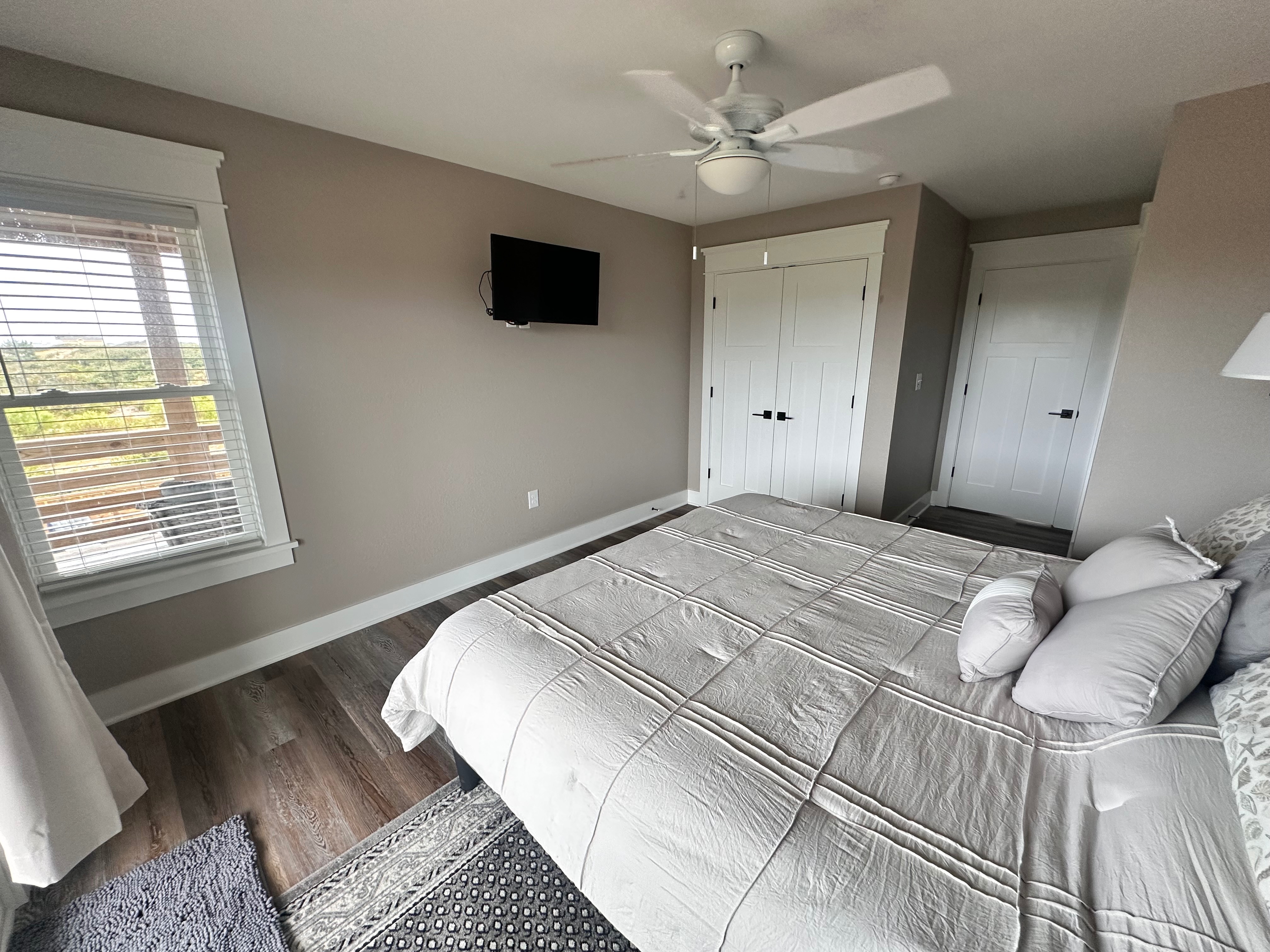 Bedroom 4 (Middle Level Ensuite Bedroom)