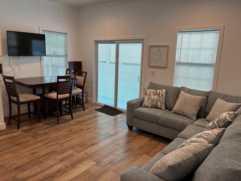Island Paradise - Half Block from Duval, 2.5BR, 2BA with Pool