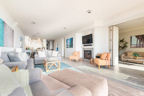 Jan Sale Seahorse Modern Beachfront Luxury with AC image 3