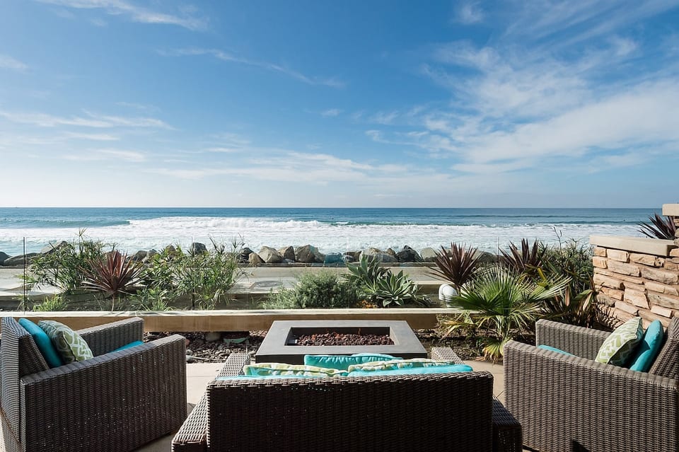 Jan Sale Seahorse Modern Beachfront Luxury with AC image 1