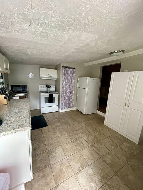 <| Whispering Palms Cottage Suite |>