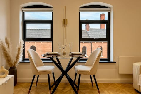 Luxury Leeds Stay • Near Canal