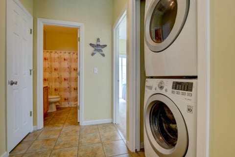Washer/Dryer on top floor
