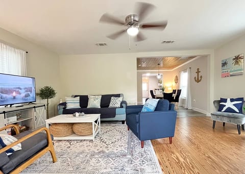 Living Room: Bright and airy space perfect for movie nights and friendly gatherings!
