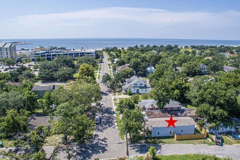 Walking Distance to Beach and Casino| Pet friendly