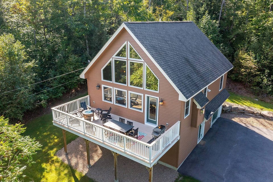 Chalet on the Hillside | Hot Tub + Fire Pit + Swim & Hike - Bartlett