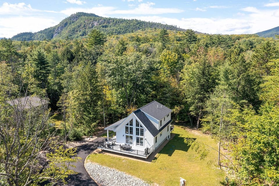 Trail’s End | Hot Tub + Fire Pit + Air Hockey + Swim + Hike - Bartlett