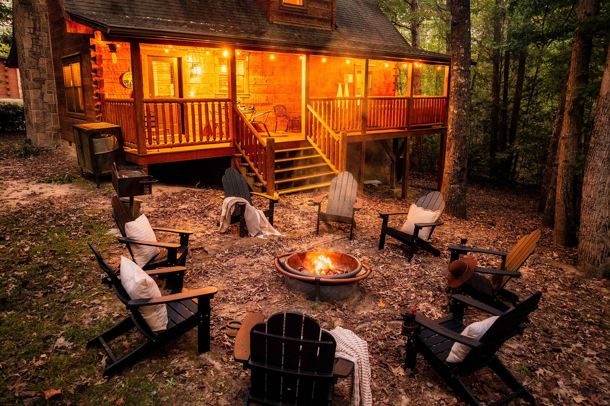 Peaceful Family Cabin Close to Attractions with 3 King Beds, Firepit, & Hot Tub