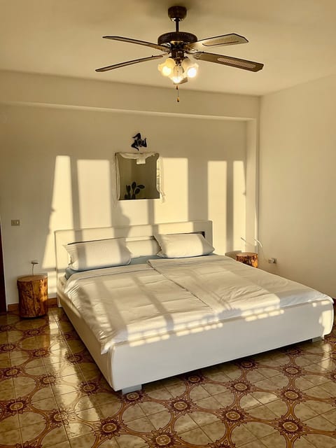 Kakteen Schlafzimmer Etna mit Sonnenaufgang und Balkon