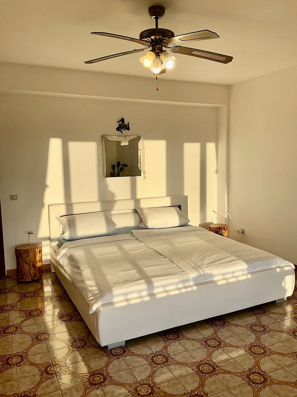 Kakteen Schlafzimmer Etna mit Sonnenaufgang und Balkon